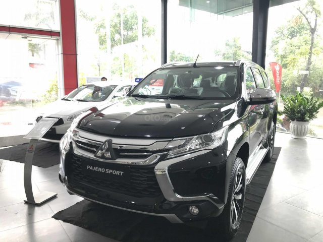 Bán nhanh chiếc xe Mitsubishi Pajero Sport đời 2019, màu đen - Chỉ còn một chiếc duy nhất - Giá mềm0