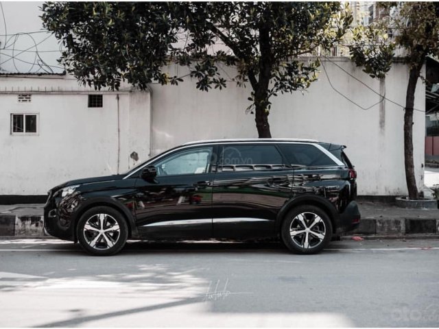 Bán nhanh chiếc xe hạng sang cỡ trung Peugeot 5008, sản xuất 2018, màu đen, giá ưu đãi0