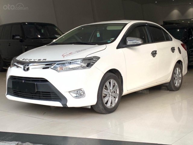 Cần bán xe Toyota Vios 1.5E MT đời 2017, màu trắng, biển SG, giá tốt đi nhanh