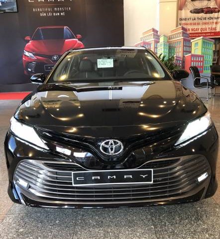 Cần bán Toyota Camry 2.5 Q năm sản xuất 2019, màu đen, có sẵn xe, giao nhanh