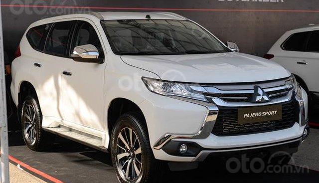 Cần thanh lý chiếc Mitsubishi Pajero Sport máy dầu số sàn đời 2019, màu trắng, mức giá cực rẻ + tặng kèm quà hấp dẫn0