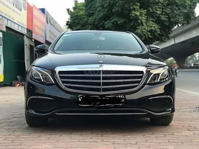 Bán xe Mercedes C200 đời 2017, màu đen