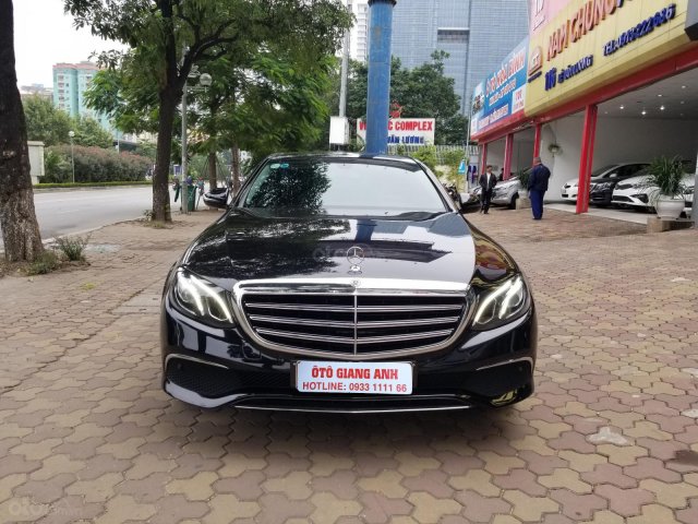 Bán xe Mercedes E200 năm sản xuất 2018, màu đen0