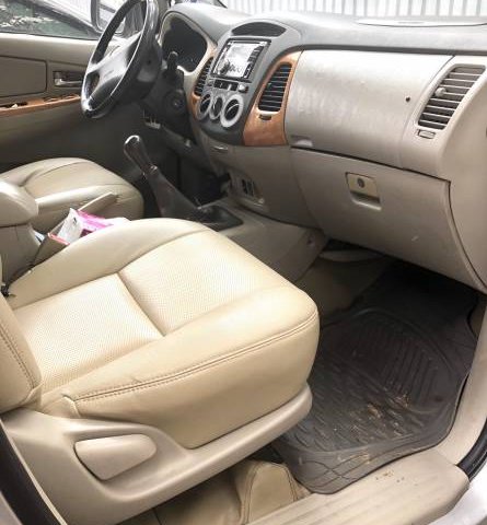 Bán Toyota Innova G đời 2010, màu bạc