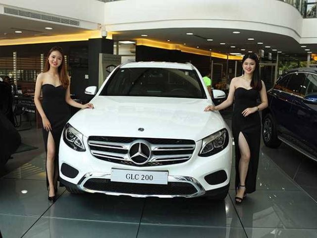 Cần bán xe Mercedes GLC 200 đời 2019, màu trắng, giao xe nhanh chóng