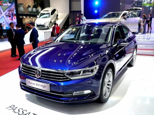 Khuyến mại 50 triệu - Volkswagen Passat Bluemotion High sản xuất năm 2018, màu xanh lam