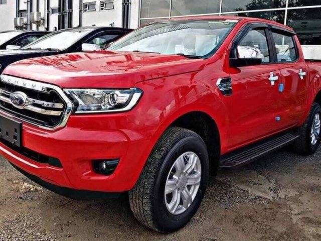 Bán ô tô Ford Ranger XLT AT giảm tiền mặt, tặng nắp thùng, giao xe tận nhà