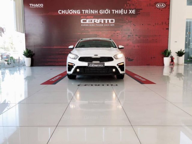 Cần bán Kia Cerato 1.6 AT đời 2018, màu trắng, giá cạnh tranh0