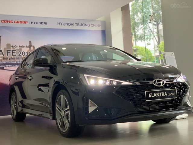 Elantra 1.6 Turbo giá cạnh tranh, nhiều khuyến mãi cho khách hàng cọc trong tháng