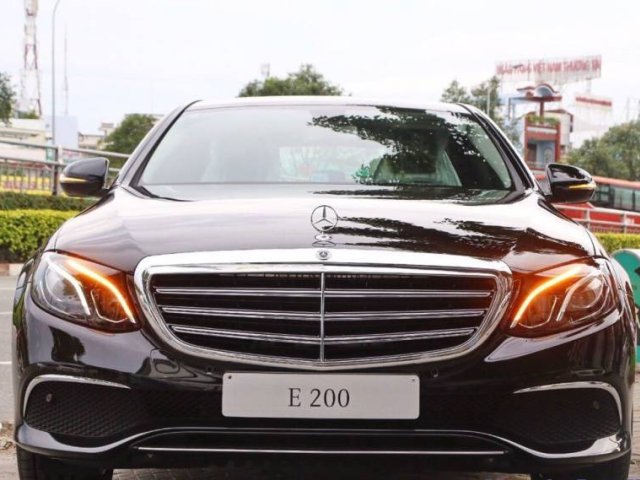 Bán ô tô Mercedes E200 năm sản xuất 2019, màu đen