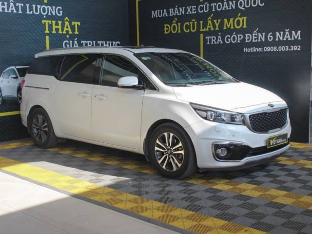 Cần bán gấp Kia Sedona năm sản xuất 2016, màu trắng xe còn mới lắm0