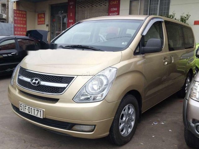 Cần bán xe Hyundai Grand Starex 2010, màu vàng cát, máy dầu, nhập khẩu0