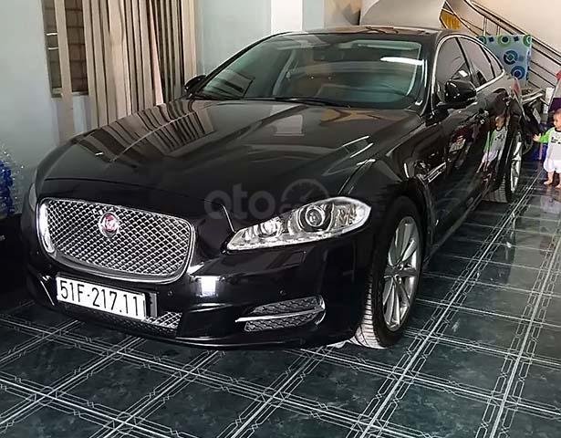 Xe Jaguar XJ series  2.0 sản xuất năm 2014, màu đen, xe nhập chính chủ