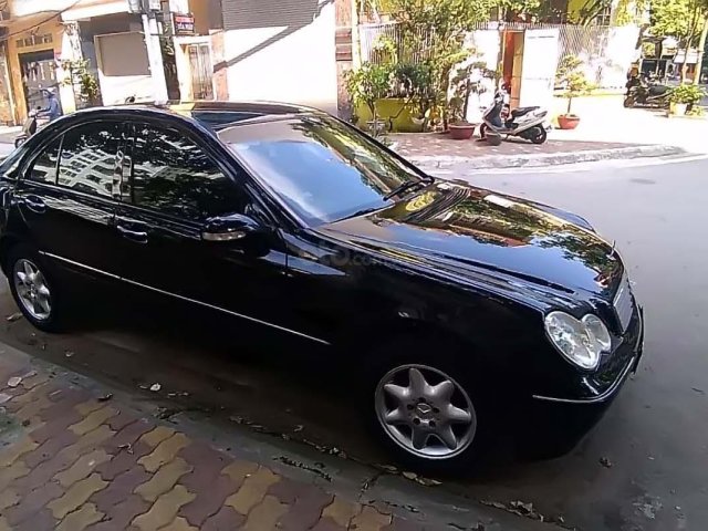 Cần bán Mercedes C200 Kompressor MT 2001, màu đen, chính chủ0
