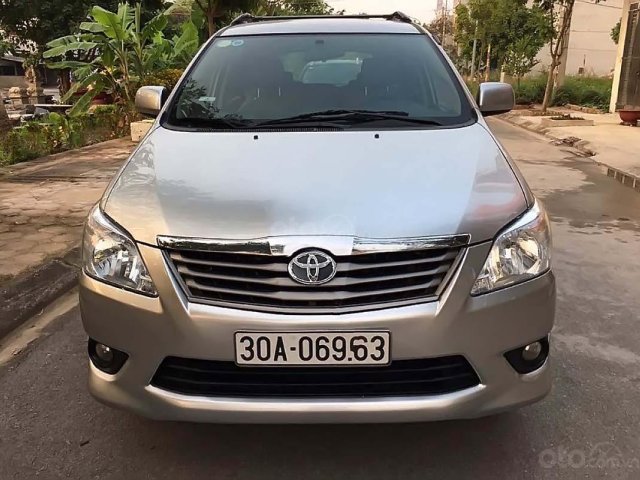 Bán Toyota Innova 2.0E đời 2013, màu bạc