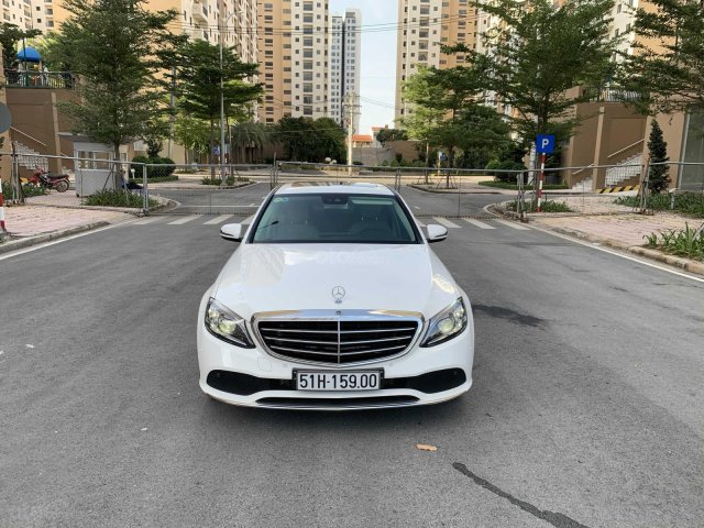 Cần bán xe Mercedes-Benz C200 EX, năm 2019, màu trắng ít sử dụng giá tốt 1 tỷ 690 triệu đồng