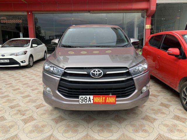 Cần bán Toyota Innova 2.0 năm sản xuất 2018, màu xám (ghi)