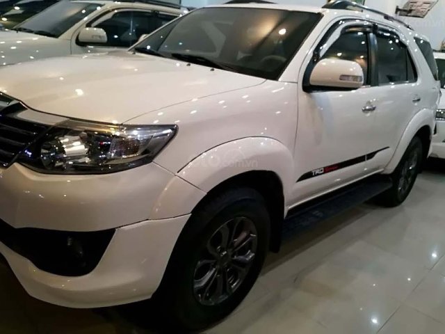 Xe Toyota Fortuner TRD Sportivo 4x2 AT năm sản xuất 2015, màu trắng