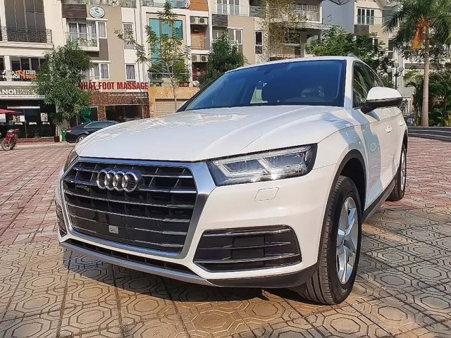 Bán Audi Q5 2.0 AT năm 2017, màu trắng, nhập khẩu0