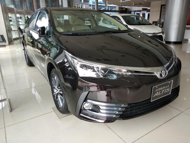 Toyota Corolla Altis 1.8G, màu đen giảm giá sốc - Nhận quà tặng chính hãng khi mua xe 