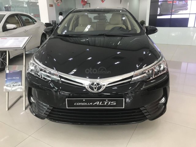 Bán gấp chiếc xe Toyota Corolla Altis 1.8G CVT 2019, màu đen - Có sẵn xe giao ngay0