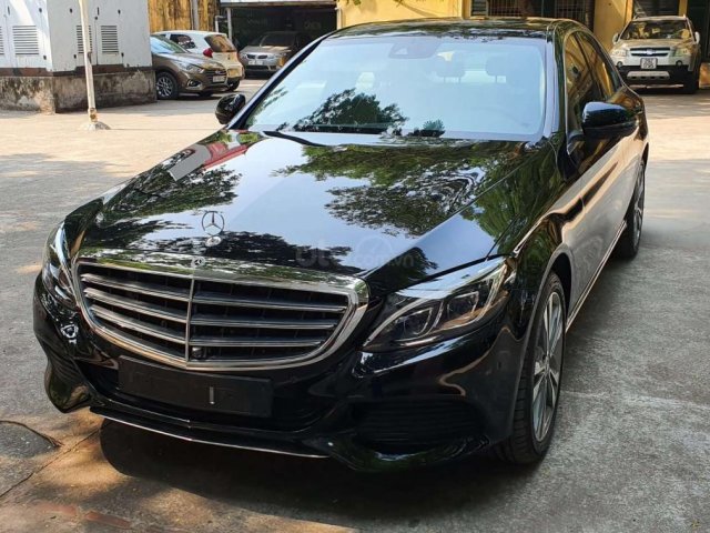 Bán nhanh chiếc xe  Mercedes C250 Exclusive, màu đen  - Có sẵn xe - Giao ngay toàn quốc0