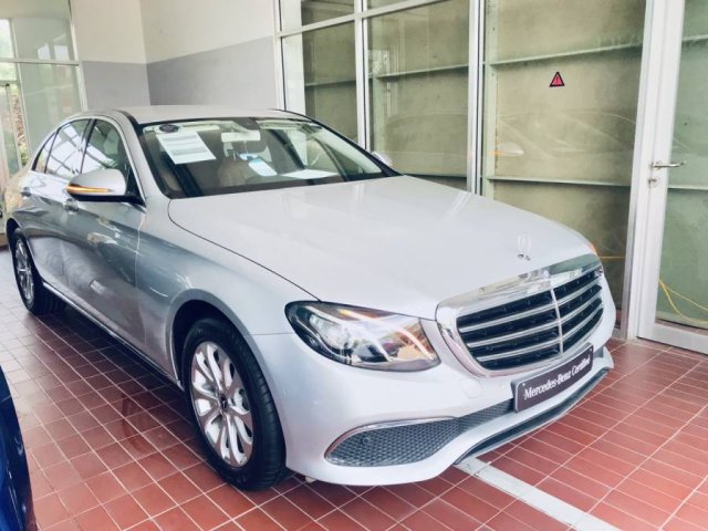 Bán Mercedes E250 sản xuất năm 2019, màu bạc, nhập khẩu như mới0