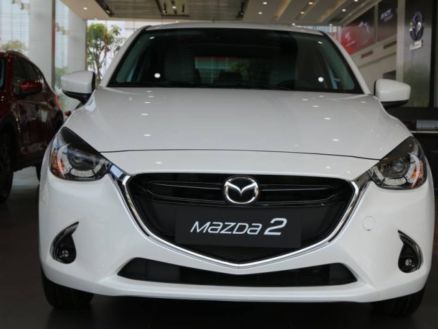 Cần bán xe Mazda 2 Premium 2019, màu trắng, dáng Sport