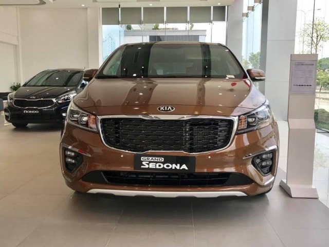 Cần bán Kia Sedona đời 2019, màu nâu, máy xăng, số tự động