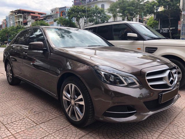 Cần bán xe Mercedes E250 năm sản xuất 2014, màu nâu cafe cực hiếm