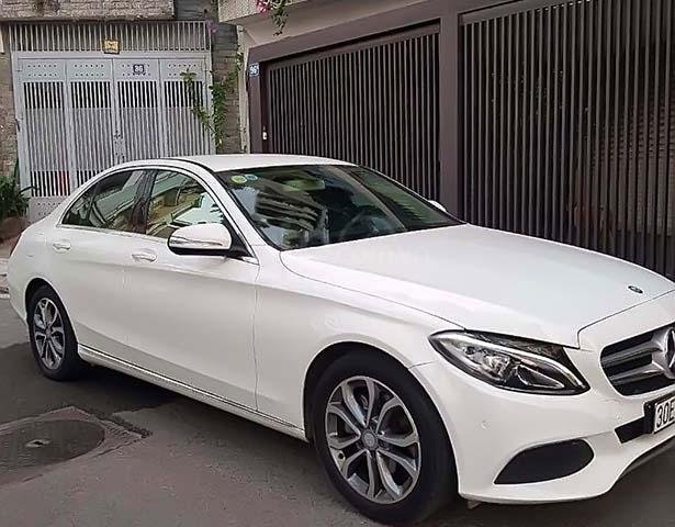 Bán xe cũ Mercedes C200 đời 2017, màu trắng như mới