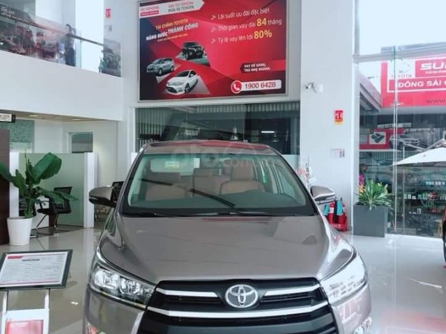 Bán xe Innova 2.0E 2019, màu bạc0