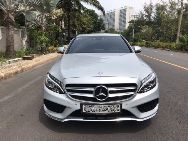 Bán ô tô Mercedes-Benz C300 AMG 2017, màu bạc còn mới, giá 1 tỷ 580 triệu đồng