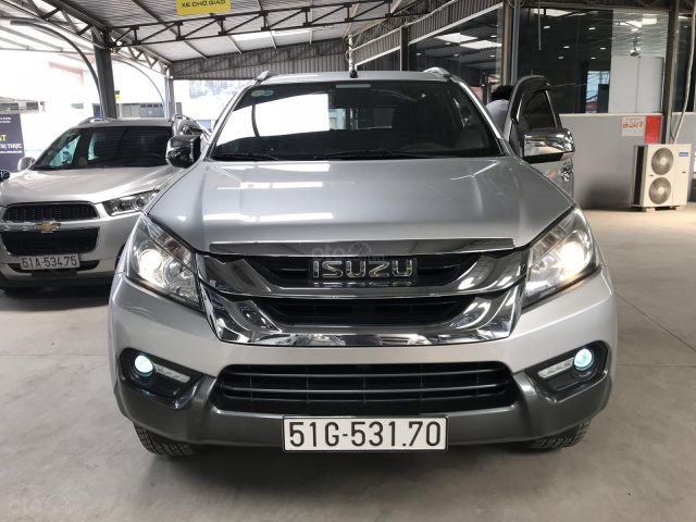 Bán Isuzu Mu-X 2.5MT màu bạc, số sàn, máy dầu, 7 chỗ, nhập Thái Lan 12/2017, biển Sài Gòn, đi 46000km