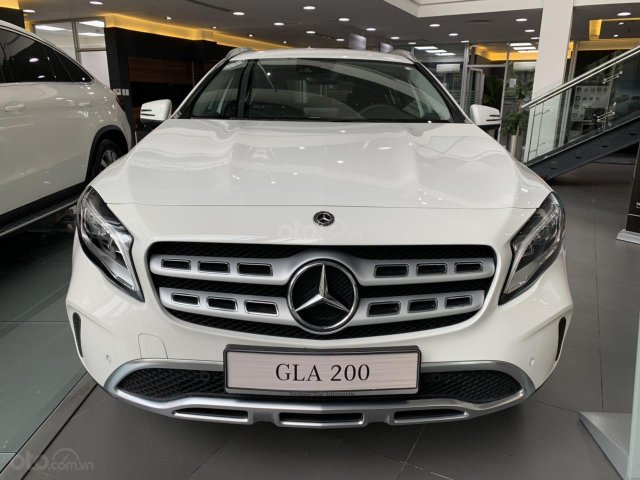 Cần bán xe Mercedes GLA 200 đời 2019, màu trắng, nhập khẩu nguyên chiếc0