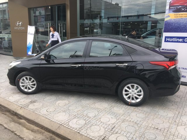 Bán xe Hyundai Accent MT đời mới 100%, màu đen