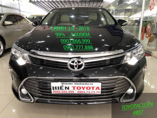 Bán ô tô Toyota Camry đời 2018, màu đen như mới0