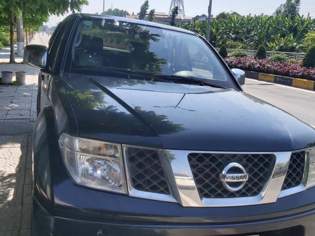 Cần bán xe Nissan Navara LE sản xuất năm 2011, màu đen, nhập khẩu