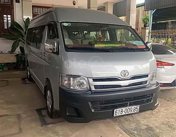 Bán Toyota Hiace 2.5 năm sản xuất 2013, màu bạc, nhập khẩu 0