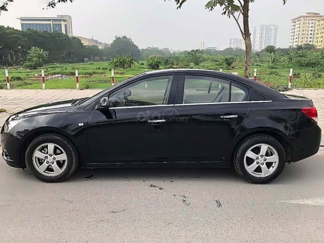 Bán Chevrolet Cruze 1.6 MT đời 2013, màu đen, giá tốt0