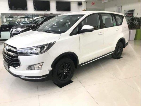 Cần bán xe Toyota Innova 2.0E đời 2019, màu trắng, xe mới 100%, giá cạnh tranh0