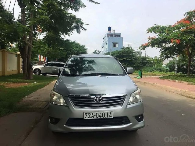 Bán Toyota Innova năm sản xuất 2012, màu bạc xe còn mới0