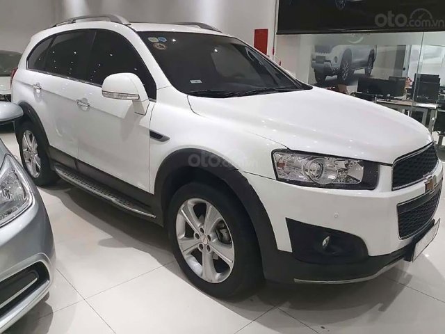 Bán Chevrolet Captiva sản xuất năm 2015, màu trắng xe còn mới nguyên