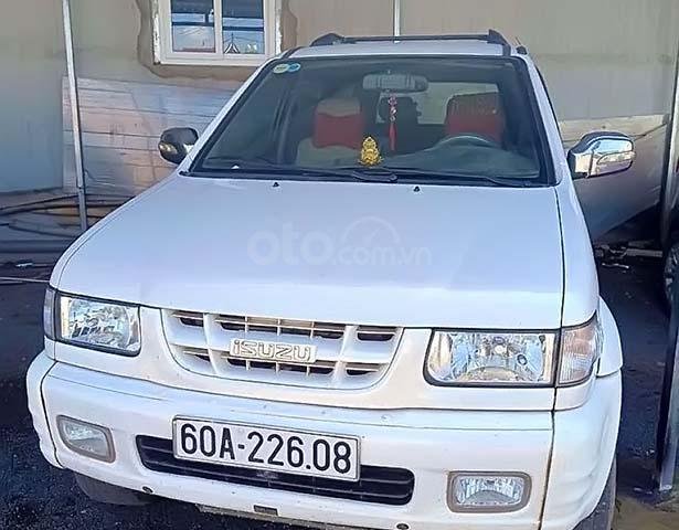 Cần bán lại xe Isuzu Hi lander năm 2004, màu trắng xe còn mới lắm0