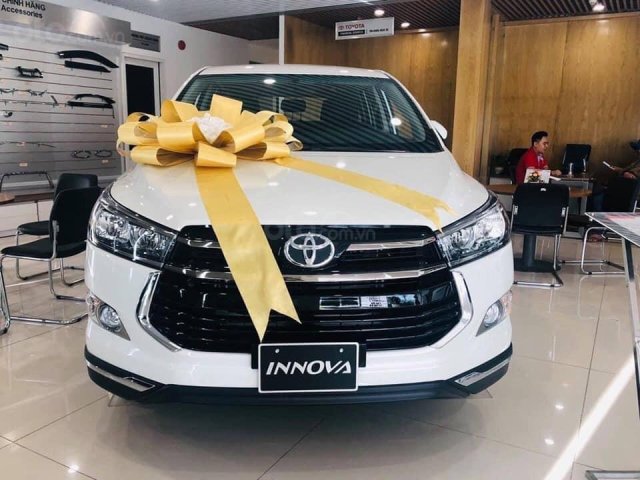 Bán ô tô Toyota Innova 2.0 năm sản xuất 2019, màu trắng