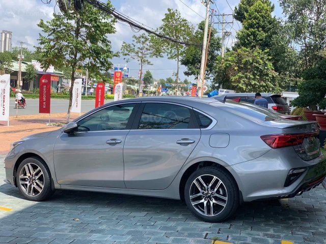 Kia Cerato Luxury, giảm tiền mặt, tặng bảo hiểm, tặng phụ kiện, có xe giao liền, hỗ trợ ngân hàng vay 80%