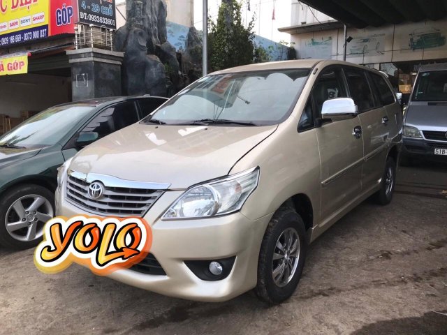 Bán xe Toyota Innova năm 2012, màu vàng0