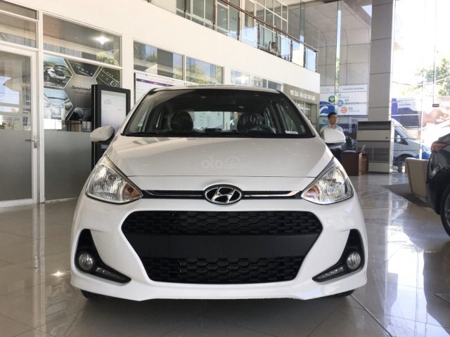 Bán nhanh chiếc xe  Hyundai Grand i10 năm 2019, màu trắng - Có sẵn xe giao ngay toàn quốc