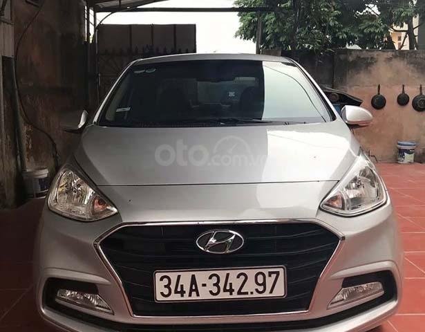 Cần bán lại xe Hyundai Grand i10 đời 2017, màu bạc, giá 345tr xe còn mới nguyên