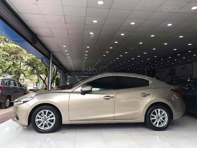 Cần bán gấp Mazda 3 1.5 AT đời 2018, màu vàng cát, nội thất đen